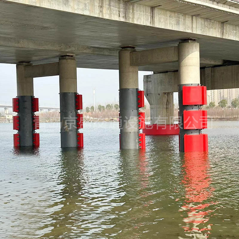 橋梁防撞，橋梁防撞設(shè)施，橋墩防撞，橋墩防撞設(shè)施，防撞護(hù)舷，橋墩防撞護(hù)舷，復(fù)合材料防撞設(shè)施，鋼覆防撞圈設(shè)施，固定式防撞設(shè)施，自浮式鋼覆復(fù)合材料，frp防撞圈，防撞圈-安徽阜陽潁上五橋防撞設(shè)施