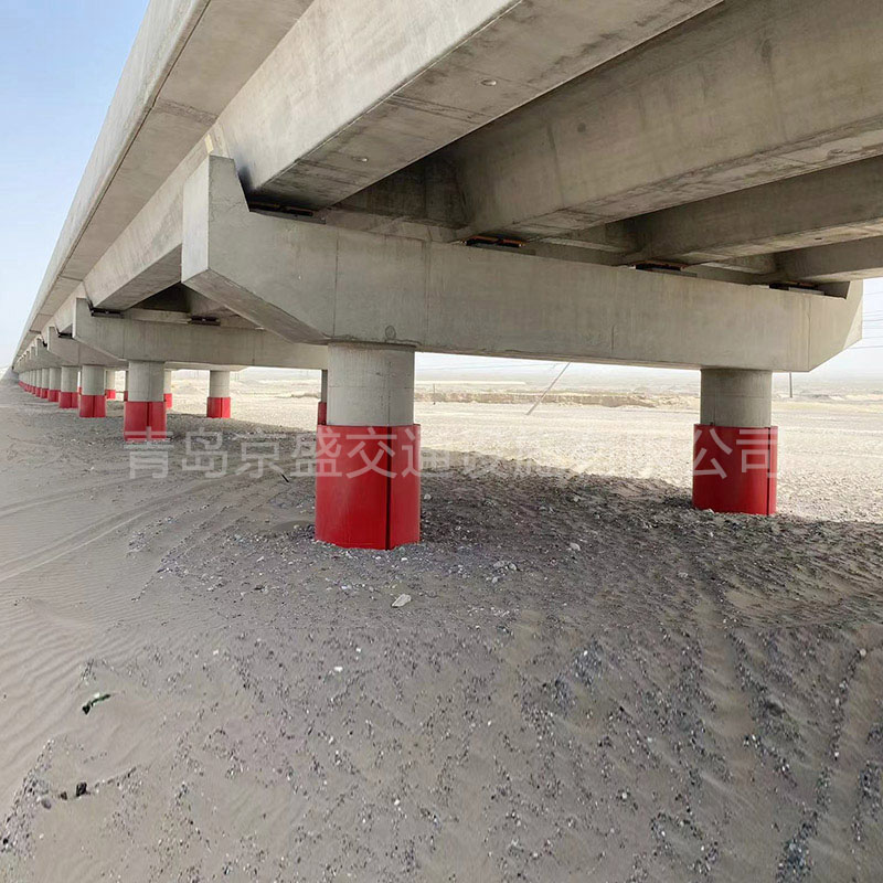 新疆巴州烏尉公路防撞設(shè)施