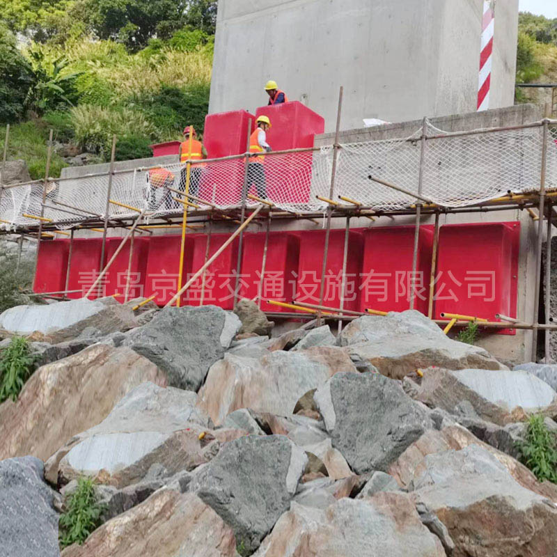橋梁防撞，橋梁防撞設(shè)施，橋墩防撞，橋墩防撞設(shè)施，防撞護(hù)舷，橋墩防撞護(hù)舷，復(fù)合材料防撞設(shè)施，鋼覆防撞圈設(shè)施，固定式防撞設(shè)施，自浮式鋼覆復(fù)合材料，frp防撞圈，防撞圈-瀛湖鎮(zhèn)漢江橋固定防撞設(shè)施
