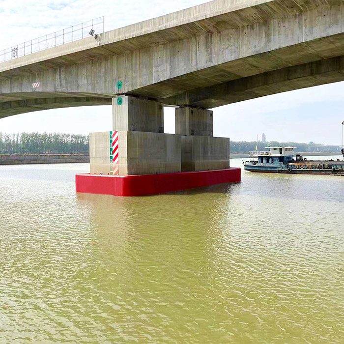 橋梁防撞，橋梁防撞設(shè)施，橋墩防撞，橋墩防撞設(shè)施，防撞護(hù)舷，橋墩防撞護(hù)舷，復(fù)合材料防撞設(shè)施，鋼覆防撞圈設(shè)施，固定式防撞設(shè)施，自浮式鋼覆復(fù)合材料，frp防撞圈，防撞圈-自浮式矩形防撞設(shè)施